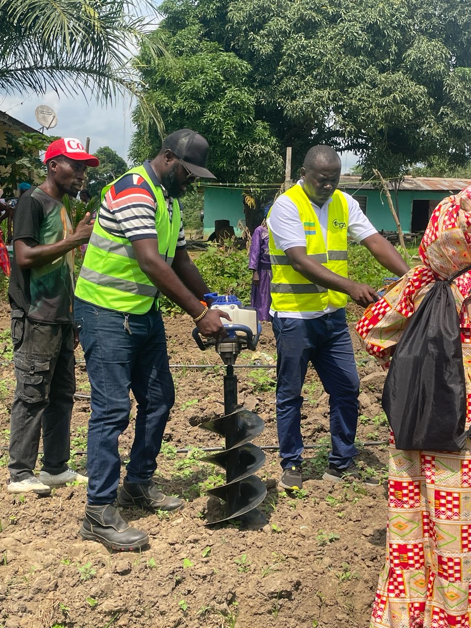 Encadrement technique lors de l'installation d'un germoir pour la multiplication de la banane